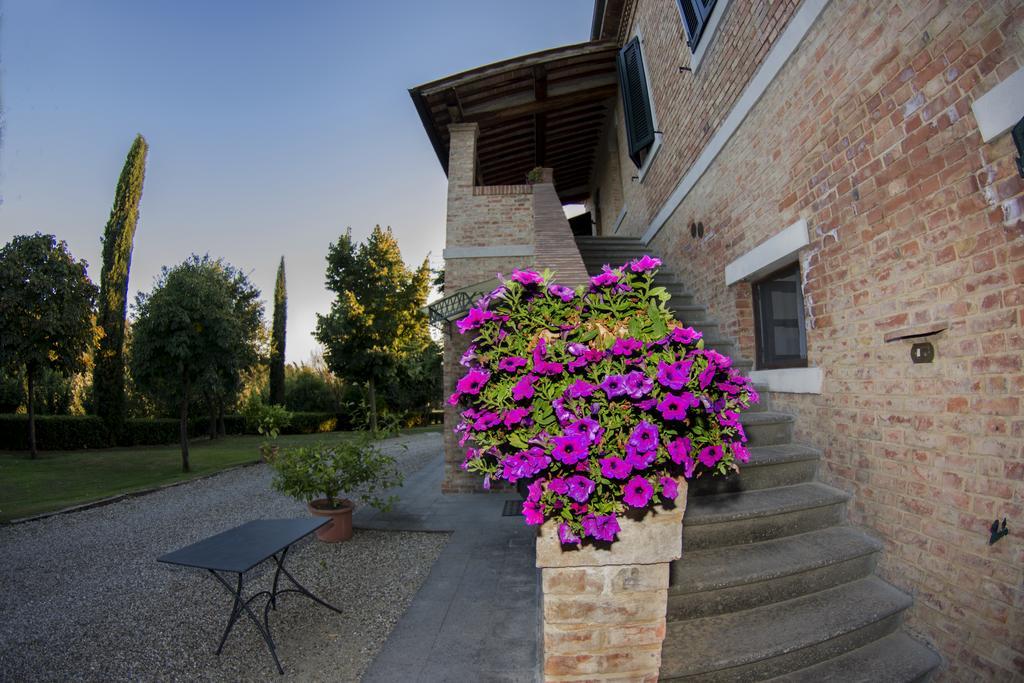 Agriturismo Sant'Alfredo Monteroni dʼArbia Buitenkant foto